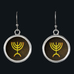 Menorah Flame Örhängen<br><div class="desc">En brunfärgad och guld digital rendering av den judiska sjugrenade menorah (hebreiska: מְ נ וֹ רָ ה ‎). Den sjukanta menorah som används i den portabla fristad som Moses upprättade i vildmarken och senare i Temple i Jerusalem har varit en symbol för judendomen sedan urminnes tider och är symbolen för...</div>