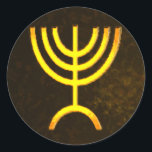 Menorah Flame Runt Klistermärke<br><div class="desc">En digital återgivning av den judiska sjukanta menorah (Hebreiska: מְ נ וֹ רָ ה ‎). Den sjukanta menorah som används i den portabla fristad som Moses upprättade i vildmarken och senare i Temple i Jerusalem har varit en symbol för judendomen sedan urminnes tider och är symbolen för den moderna israeliska...</div>