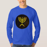 Menorah Flame T-shirt<br><div class="desc">En digital återgivning av den judiska sjukanta menorah (Hebreiska: מְ נ וֹ רָ ה ‎). Den sjukanta menorah som används i den portabla fristad som Moses upprättade i vildmarken och senare i Temple i Jerusalem har varit en symbol för judendomen sedan urminnes tider och är symbolen för den moderna israeliska...</div>
