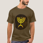 Menorah Flame T-shirt<br><div class="desc">En digital återgivning av den judiska sjukanta menorah (Hebreiska: מְ נ וֹ רָ ה ). Den sjukanta menorah som används i den portabla fristad som Moses upprättade i vildmarken och senare i Temple i Jerusalem har varit en symbol för judendomen sedan urminnes tider och är symbolen för den moderna israeliska...</div>
