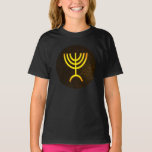 Menorah Flame T-shirt<br><div class="desc">En digital återgivning av den judiska sjukanta menorah (Hebreiska: מְ נ וֹ רָ ה ‎). Den sjukanta menorah som används i den portabla fristad som Moses upprättade i vildmarken och senare i Temple i Jerusalem har varit en symbol för judendomen sedan urminnes tider och är symbolen för den moderna israeliska...</div>