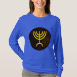 Menorah Flame T Shirt<br><div class="desc">En digital återgivning av den judiska sjukanta menorah (Hebreiska: מְ נ וֹ רָ ה ‎). Den sjukanta menorah som används i den portabla fristad som Moses upprättade i vildmarken och senare i Temple i Jerusalem har varit en symbol för judendomen sedan urminnes tider och är symbolen för den moderna israeliska...</div>