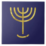 Menorah Guld-look på flottan Kakelplatta<br><div class="desc">Menorah med Paleo Hebrew-bokstäver. Anpassa genom att välja "Klicka för att anpassa ytterligare" för att göra detta till din egen design. Eller "Överför den här designen" om du vill skriva ut samma design på olika produkter. Och du ska göra en ljusskygg av rent guld: av det slagna arbetet ska ljusskyggen...</div>