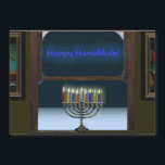 Menorah i fönstret<br><div class="desc">En bild av en traditionell Chanukkah-menorah i ett fönster. Menoran återspeglas i fönstret,  det finns frost på glaset och snö utanför.</div>