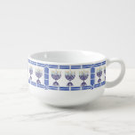 Menorah Matzo Boll Soppmugg<br><div class="desc">Inget säger tröst som en stor mugg av Matzo Boll Soppa! Så din med den här färgstarka Menorah-motiven att du kan försköna med personanpassning och mer med hjälp av vår mall verktyg. Underbar, ovanlig presentidé!</div>