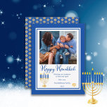 Menorah med Ljus Lycklig Hanukkah Family Photo Julkort<br><div class="desc">Den här designen är Underbar för att fira Hanukkah-säsongen och har vår ursprungliga vektorbild för menorah med skripttextkalligrafi,  "Lycklig Hanukkah" hälsning med ditt familjefoto tillsammans med ditt unika meddelande. Sammansatt design efter Helgdag Hearts-design (reserverade höger).</div>