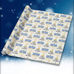 Menorah med Ljus Lycklig Hanukkah Presentpapper<br><div class="desc">Underbar för att fira Hanukkah-säsongen har den här designen vårt ursprungliga menorah-vektorgrafik med skripttextkalligrafi,  "Lycklig Hanukkah" hälsning. Sammansatt design efter Helgdag Hearts-design (reserverade höger).</div>
