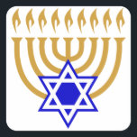 Menorah och David Star Fyrkantigt Klistermärke<br><div class="desc">Guld menorah med David blå stjärna i mitten av grund</div>