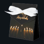Menorah och Faux Guld skript Lycklig Hanukkah Presentaskar<br><div class="desc">Menorah och Faux Guld Script Lycklig Hanukkah-partiets favoritruta</div>