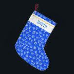 Menorah Star of David Hanukkah CUSTOMIZE IT Liten Julstrumpa<br><div class="desc">Anpassa lagret med namn eller annan text. Visa kärlek för helgdagarna. Hand plockade efter mig! Kolla i min butik efter massor av matchande artiklar som att slå pappert,  kuddar,  handdukar och presentpapper också!</div>