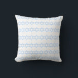 MENORAH & STARS-kuddar baby blue och vitt Kudde<br><div class="desc">Blått och vitt MENORAH-SKÄRMSTAR AV DAVID TRIM vita STARS AV DAVID PÅ BACK av designern Sandy Closs ~ SandyCloss~</div>