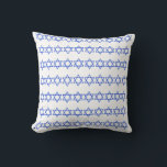 MENORAH & STARS-stolpar, BLUE, baby och vit Kudde<br><div class="desc">Blått och vitt MENORAH-SKÄRMSTAR AV DAVID TRIM vita STARS AV DAVID PÅ BACK av designern Sandy Closs ~ SandyCloss~</div>