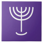 Menorah White Lila Kakelplatta<br><div class="desc">Menorah, vit lila. Anpassa genom att lägga till din egen namn. Om du vill göra det här till din egen design "Klicka för att anpassa ytterligare" ... eller "Överför den här designen" för att skriva ut samma design på en annan produkt. Varifrån kommer Menorah-komen? Det kommer från bibeln, bok i...</div>