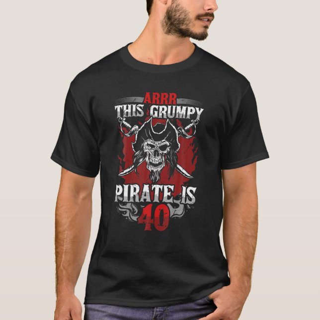 Mens 40Th Birthday Funny Turning Forty Pirate Bday T Shirt (Framsida)