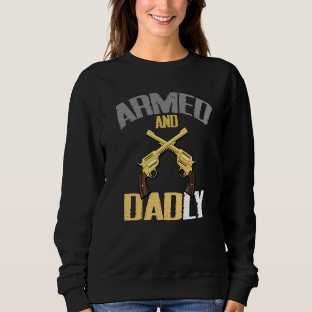 Mens Armed And Dadly  Deadly Father  For Fathers T Shirt (Framsida)