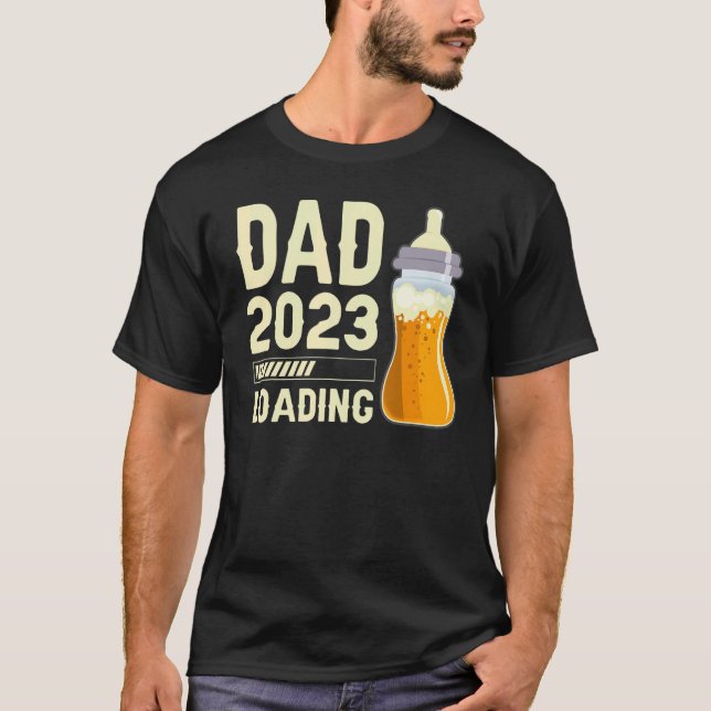 Mens Baby Announcement 2023 Baby Bottle for Expect T Shirt (Framsida)