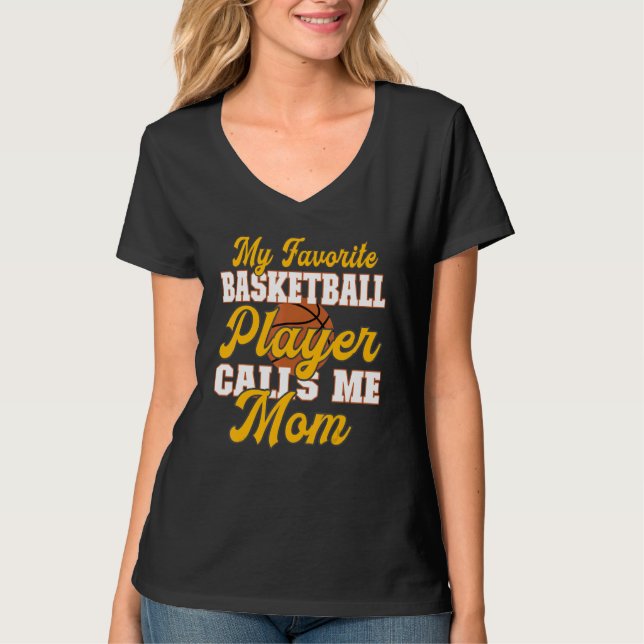 Mens Basketball Mother My Favorite Player Calls Me T Shirt (Framsida)