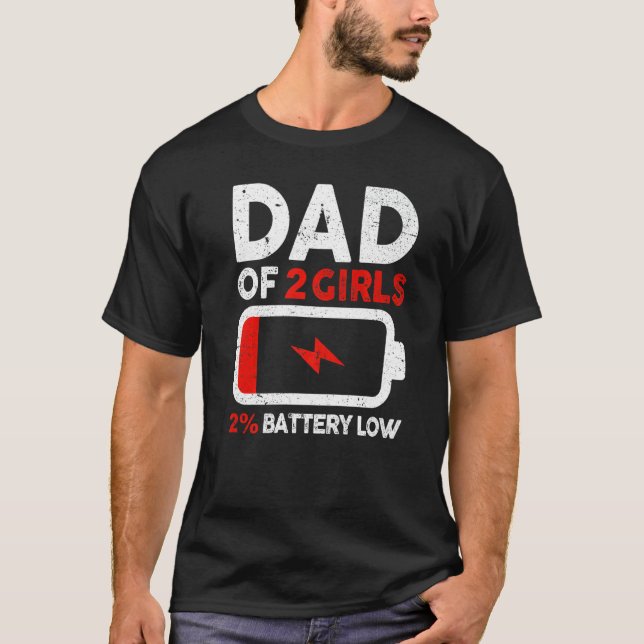 Mens  Fathers Day  Dad Of 2 Girls Low Battery T Shirt (Framsida)