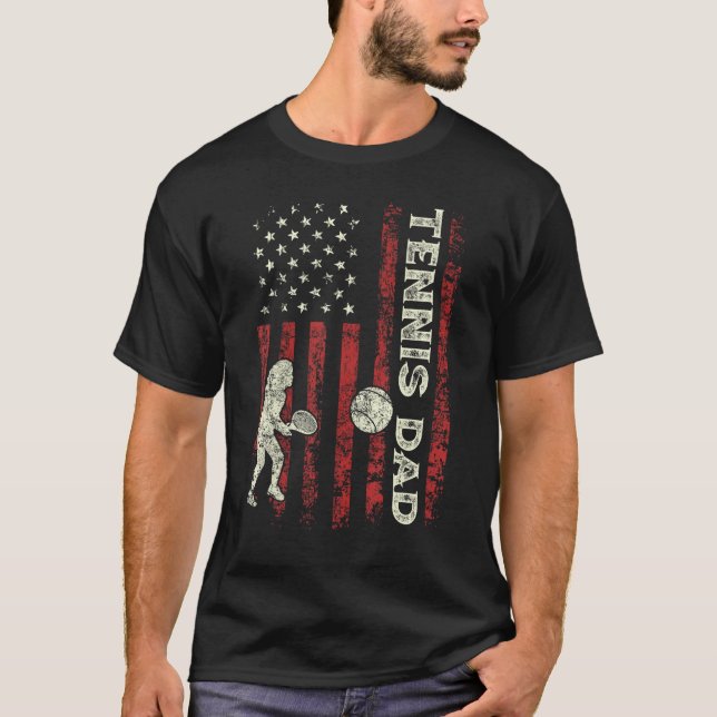 Mens Fathers Day Tennis Dad US Flag Gifts For Dad  T Shirt (Framsida)