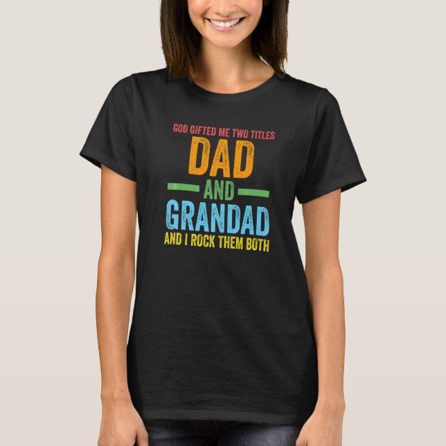 Mens god gifted me two titles dad and grandad gran t shirt (Framsida)