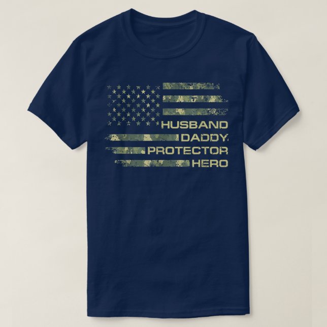 Mens Husband Daddy Protector Hero Fathers Day Flag T Shirt (Design framsida)