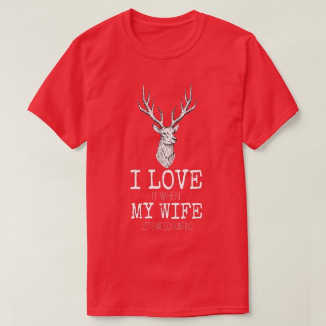 Mens I love it when My wife lets me go hunting  T Shirt (Design framsida)