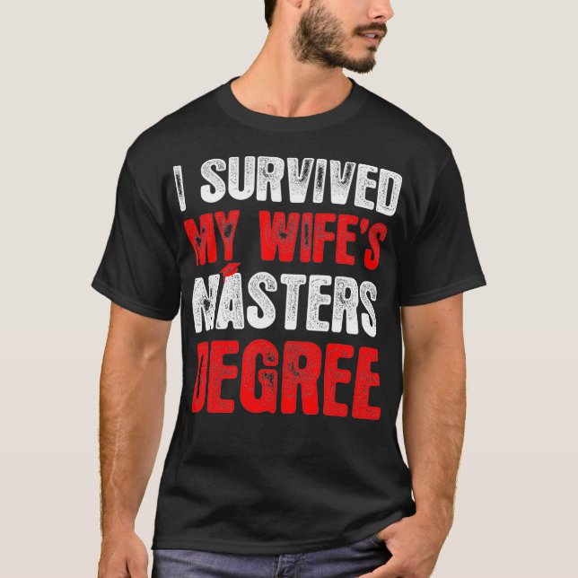 Mens I Survived My Wifes Masters Degree Graduation T Shirt (Framsida)