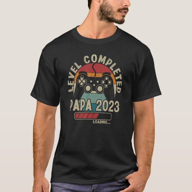 Mens Level Completed Papa 2023 Gamer New Dad Jokes T Shirt (Framsida)