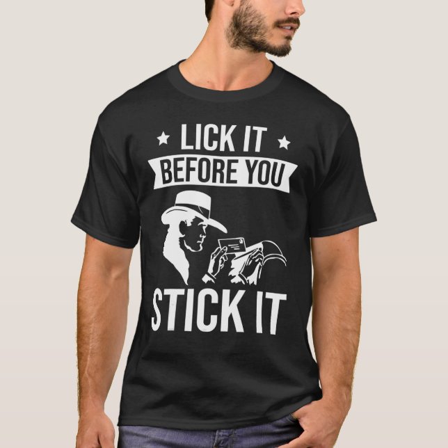 Mens Lick it before you stick it Postal worker Mai T Shirt (Framsida)