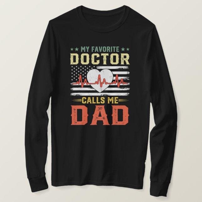 Mens My Favorite Doctor Calls Me Dad American T Shirt (Design framsida)