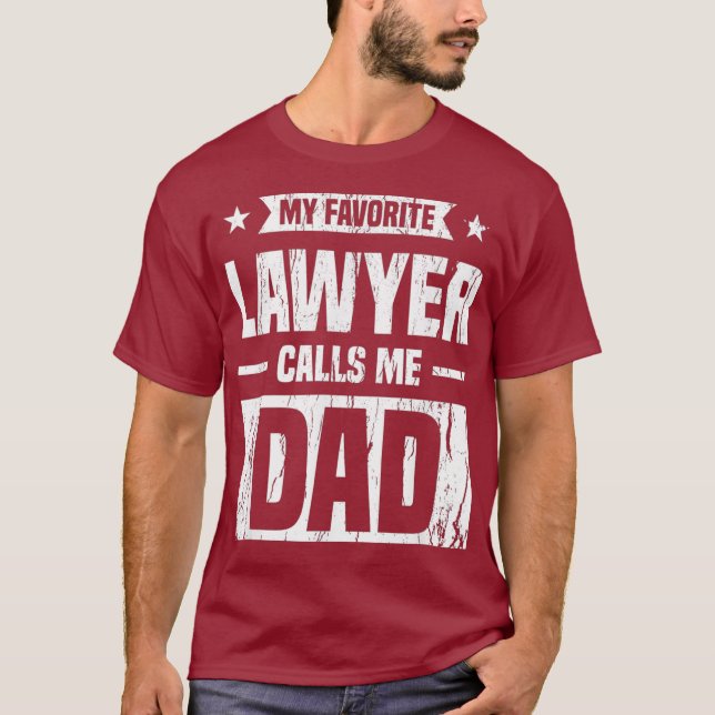 Mens My Favorite Lawyer Calls Me Dad Love Your T Shirt (Framsida)