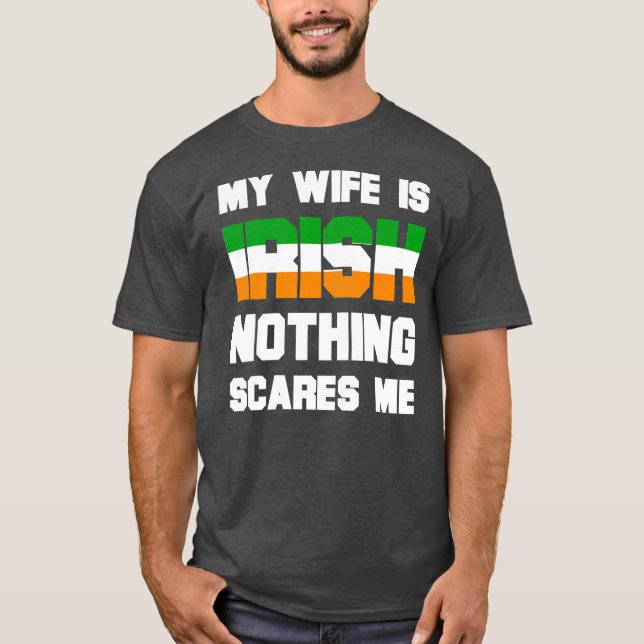 Mens My Wife Is Irish Nothing Scares Me Funny T Shirt (Framsida)