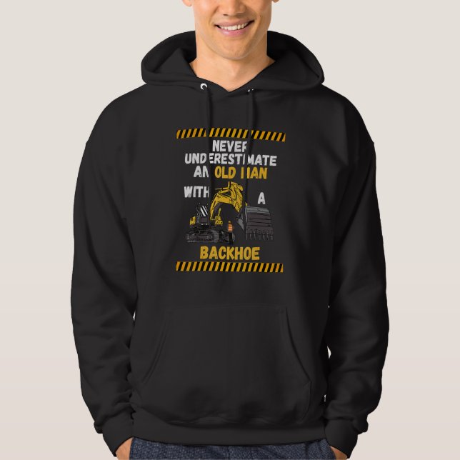 Mens Never Underestimate An Old Man With A Backhoe Hoodie (Framsida)