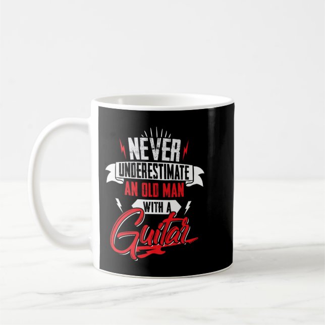 Mens Never Underestimate An Old Man With A Guitar  Kaffemugg (Vänster)