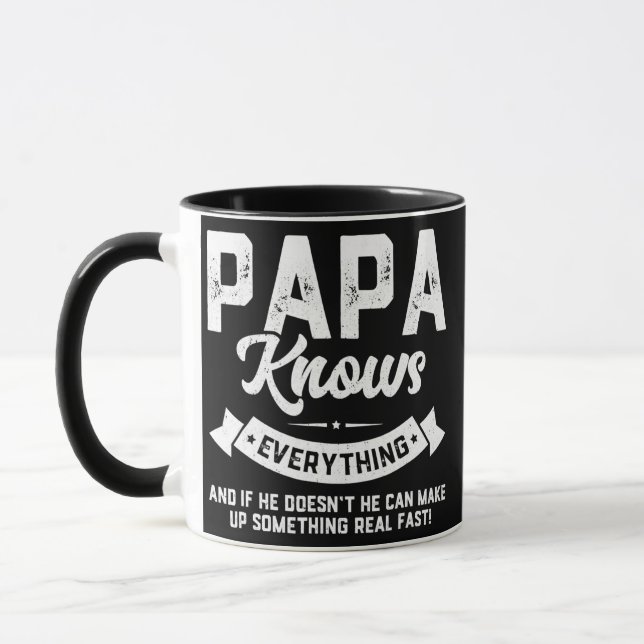 Mens Papa Knows Everything 60th Gift Funny Mugg (Vänster)