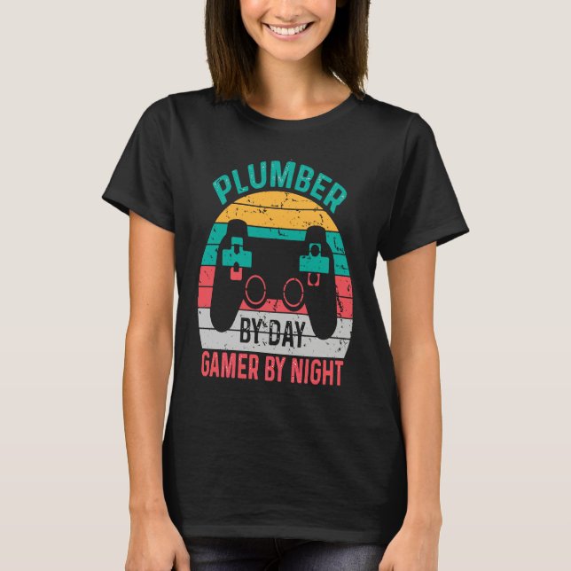 Men's  Plumber By Day Gamer By Night T Shirt (Framsida)