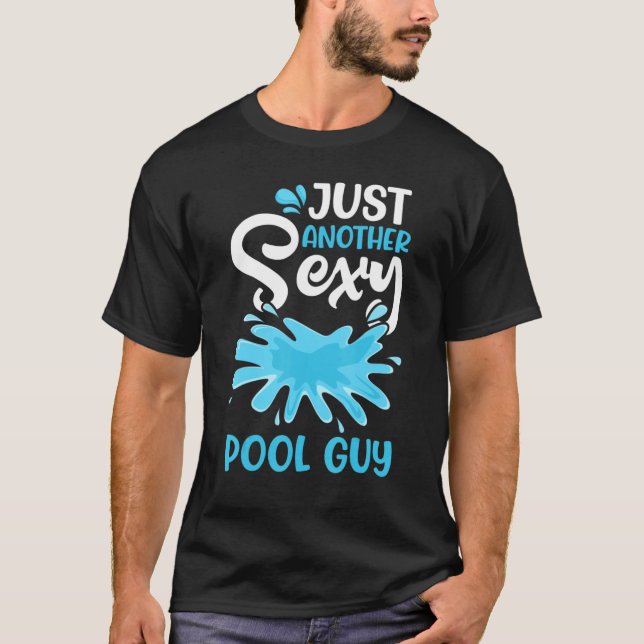 Mens Pool Guy Swimming Gets Me Wet Pool Maintenanc T Shirt (Framsida)