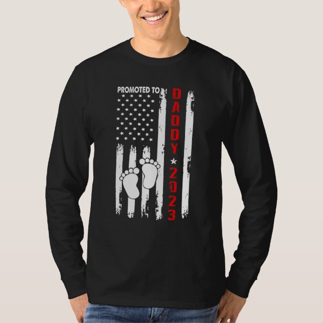 Mens Promoted To Daddy 2023 American Flag New Dad T Shirt (Framsida)