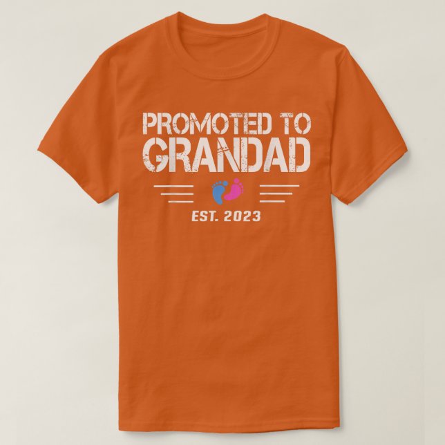 Mens Promoted to Grandad Est 2023  Pink or Blue Ge T Shirt (Design framsida)