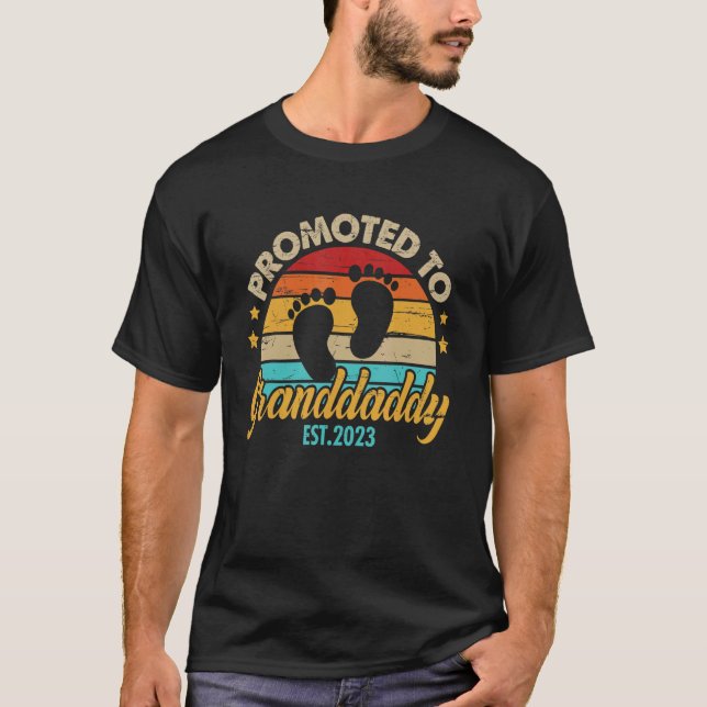 Mens Promoted to Granddaddy 2023 Father's Day  Fir T Shirt (Framsida)