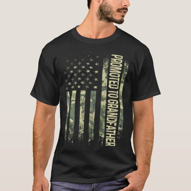 Mens Promoted To Grandfather Camo American Flag Fa T Shirt (Framsida)