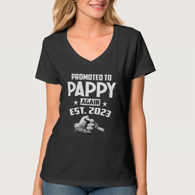 Mens Promoted To Pappy Again 2023 Pregnancy Announ T Shirt (Framsida)