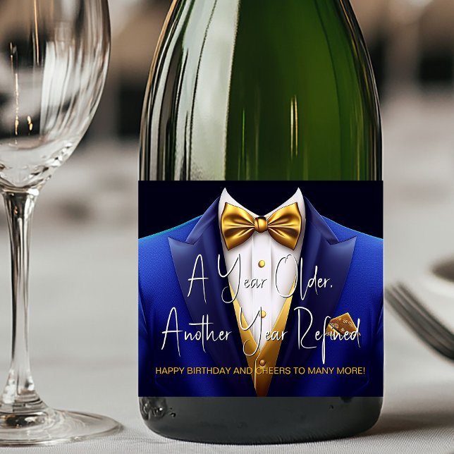 Mens Royal Blå Guld Smoking Födelsedag Champagne (Royal blue and gold champagne labels for any event. Add your logo, text, photo, etc., to personalize)