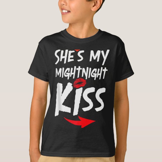 Mens She's My Midnight Kiss Happy New Year Matchin T Shirt (Framsida)