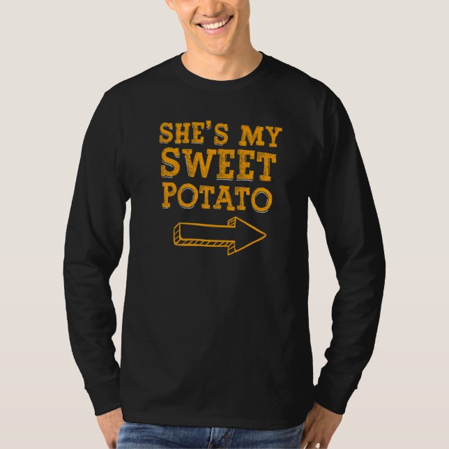 Mens She's My Sweet Potato I Yam Costume Matching  T Shirt (Framsida)