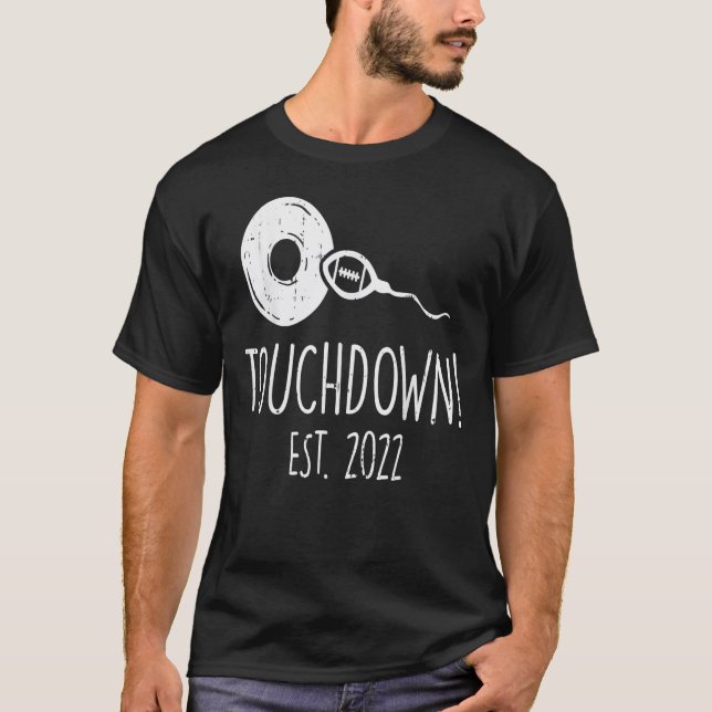 Mens Touchdown Sperm Egg 2022 Funny Pregnancy Anno T Shirt (Framsida)