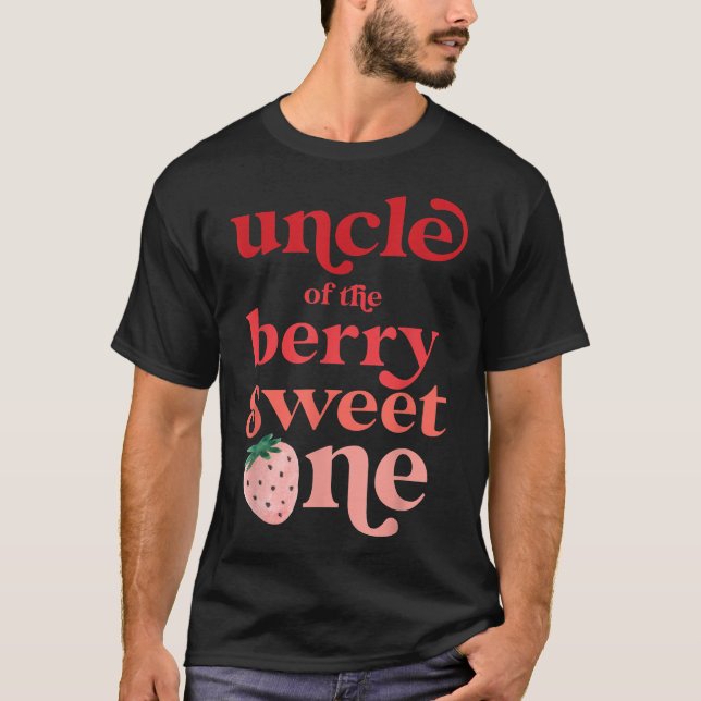 Mens Uncle of the Berry Sweet One Strawberry First T Shirt (Framsida)