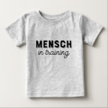 Mensch i Tränings-T-Shirt T Shirt<br><div class="desc">Denna baby tee passar perfekt med min “Mensch” herrversion! De gör en unik fadersdagspresent!</div>