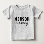 Mensch in Training T-Shirt<br><div class="desc">Baby är perfekt med min "Mensch"-version av manar! De gör en unik Far Day-gåva!</div>