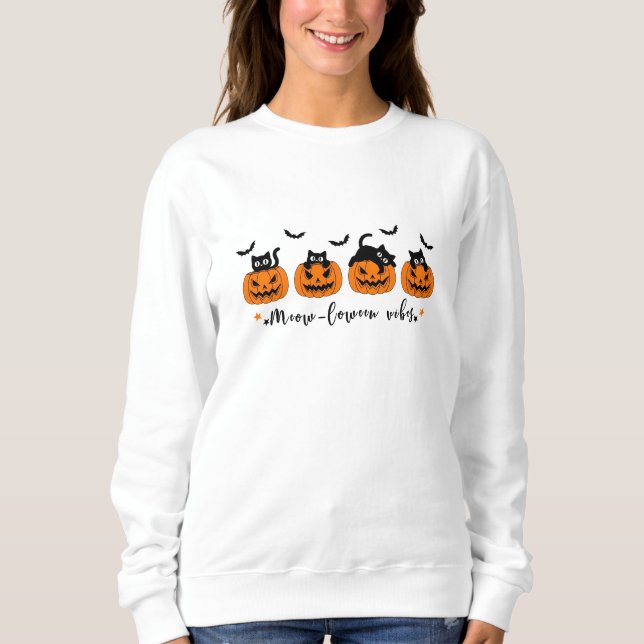 Meow-loween Vibes-Quirky Cats, Pumpkins Halloween T Shirt (Framsida)